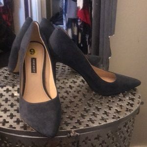 Blue sued Nine West heels